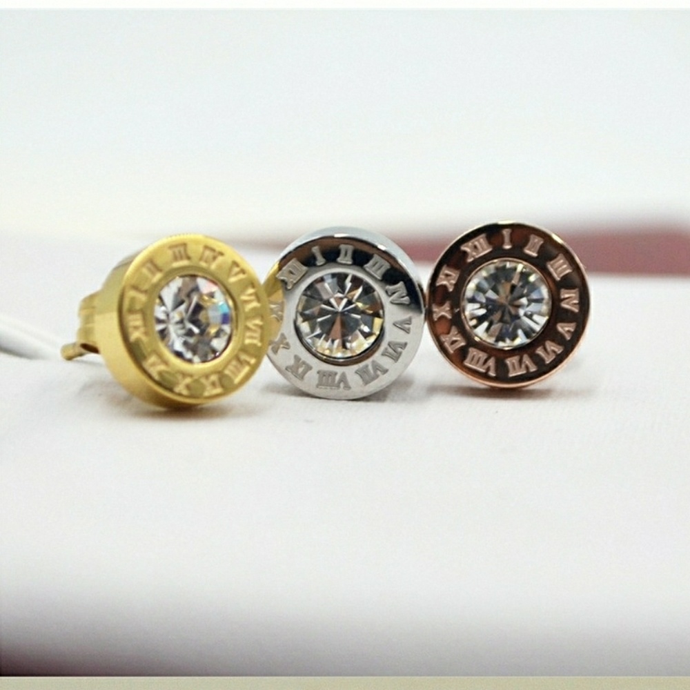 Dainty Silver stud earrings